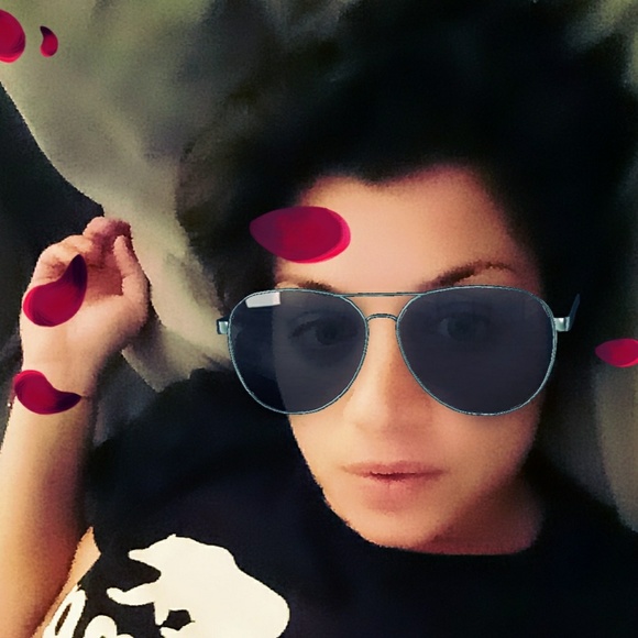 Meet your Posher, Lisa - Picture 3 of 4